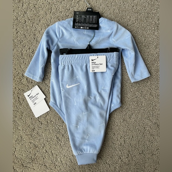 Nike Infant Essentials Bodysuit & Pant Set in Colbalt Bliss Girls 6 Months NEW - Picture 4 of 10